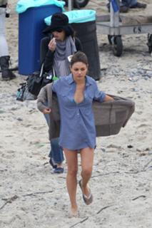 Mila Kunis feet photo thumbnail