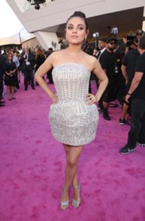 Mila Kunis feet photo thumbnail
