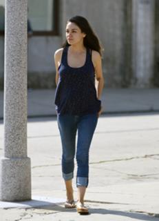 Mila Kunis feet photo thumbnail