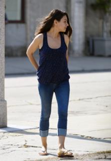 Mila Kunis feet photo thumbnail