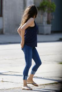 Mila Kunis feet photo thumbnail