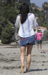 Mila Kunis feet photo thumbnail