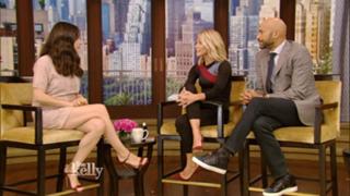 Mila Kunis feet photo thumbnail