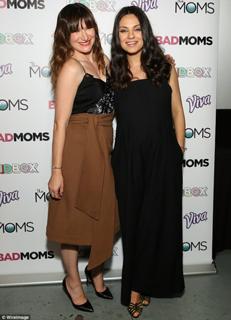 Mila Kunis feet photo thumbnail