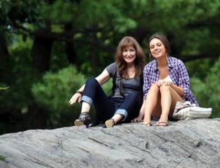 Mila Kunis feet photo thumbnail