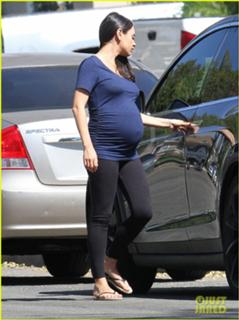 Mila Kunis feet photo thumbnail