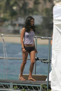 Mila Kunis feet photo thumbnail