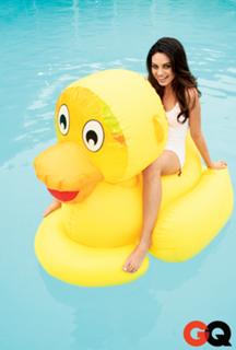 Mila Kunis feet photo thumbnail