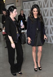 Mila Kunis feet photo thumbnail