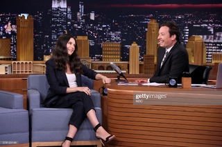 Mila Kunis feet photo thumbnail