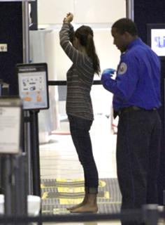 Mila Kunis feet photo thumbnail