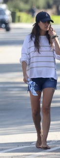 Mila Kunis feet photo thumbnail