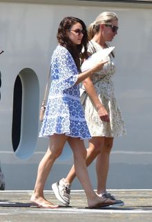 Mila Kunis feet photo thumbnail