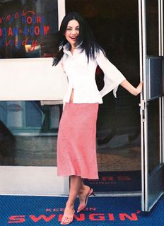 Mila Kunis feet photo thumbnail