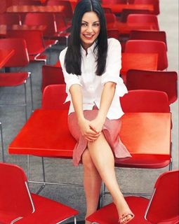 Mila Kunis feet photo thumbnail