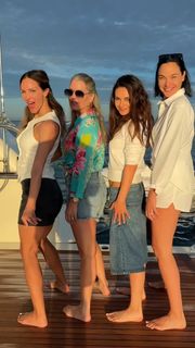 Mila Kunis feet photo 3