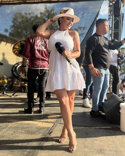 Milagros Flores feet photo 18