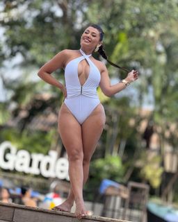 Milagros Flores feet photo 3