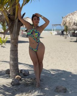 Milagros Flores feet photo 9