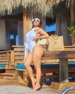 Milagros Flores feet photo 9