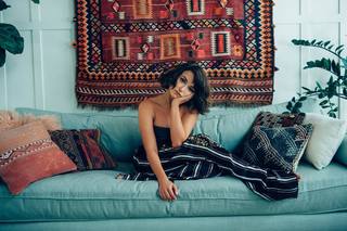 Milana Vayntrub feet photo thumbnail