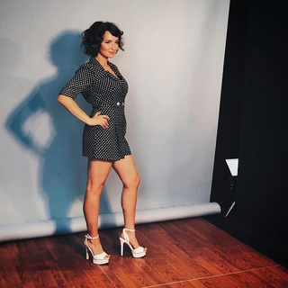 Milana Vayntrub feet photo thumbnail