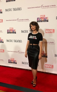 Milana Vayntrub feet photo thumbnail