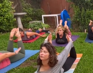 Milana Vayntrub feet photo thumbnail