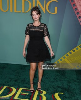 Milana Vayntrub feet photo thumbnail