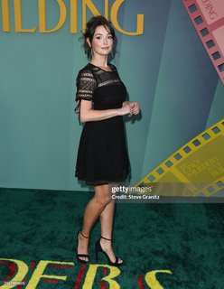 Milana Vayntrub feet photo thumbnail