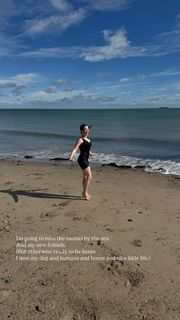 Milana Vayntrub feet photo thumbnail