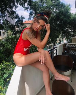 Milana Vino feet photo 3
