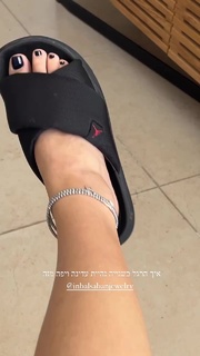 Milana Vino feet photo 1