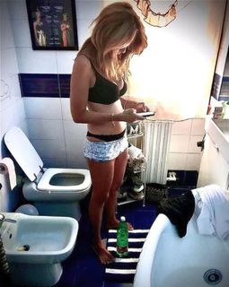 Milena Miconi feet photo 7