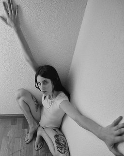 Milena Smit feet photo 6