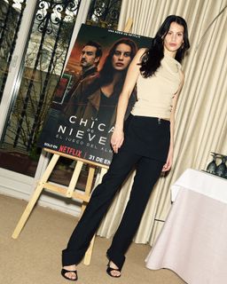 Milena Smit feet photo 3
