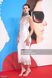 Milena Smit feet photo 4