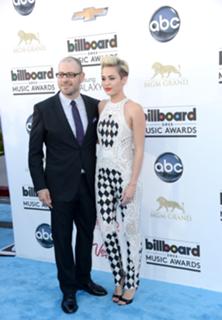 Miley Cyrus feet photo thumbnail