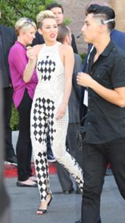 Miley Cyrus feet photo thumbnail