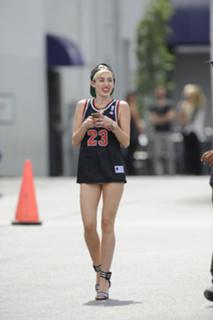 Miley Cyrus feet photo thumbnail