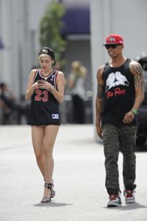 Miley Cyrus feet photo thumbnail