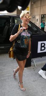 Miley Cyrus feet photo thumbnail