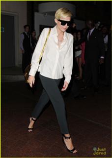 Miley Cyrus feet photo thumbnail