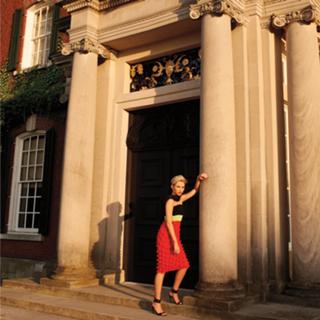 Miley Cyrus feet photo thumbnail