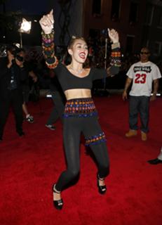 Miley Cyrus feet photo thumbnail