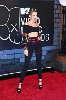 Miley Cyrus feet photo thumbnail