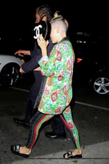 Miley Cyrus feet photo thumbnail