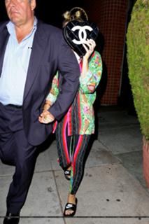 Miley Cyrus feet photo thumbnail