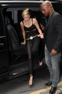 Miley Cyrus feet photo thumbnail