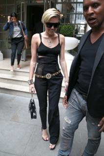 Miley Cyrus feet photo thumbnail